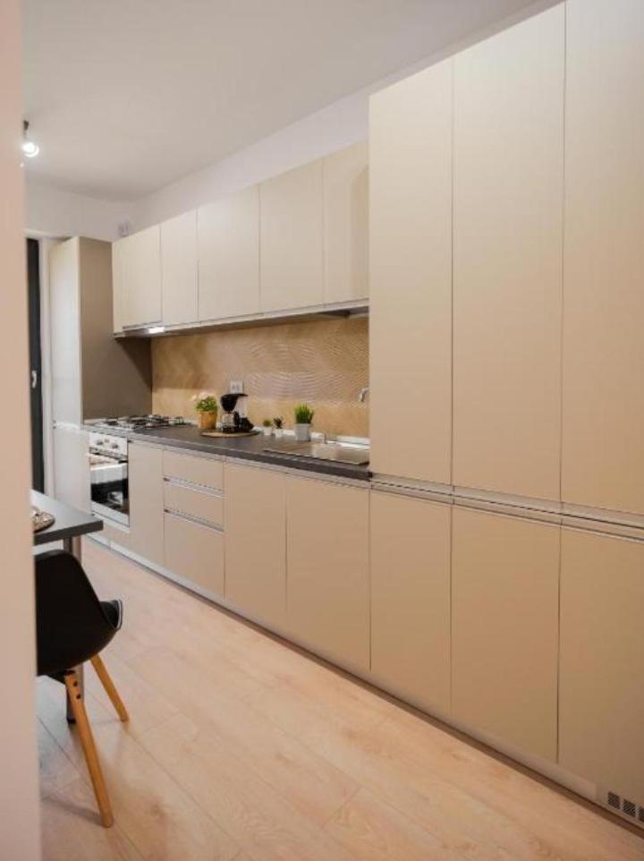 Lux Apartament Bacău Exterior foto