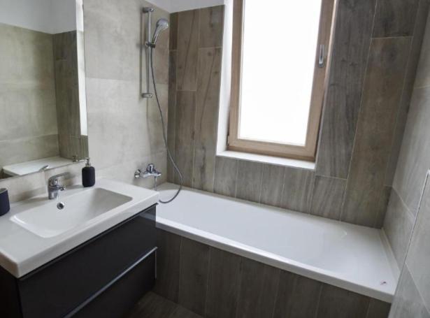 Lux Apartament Bacău Exterior foto